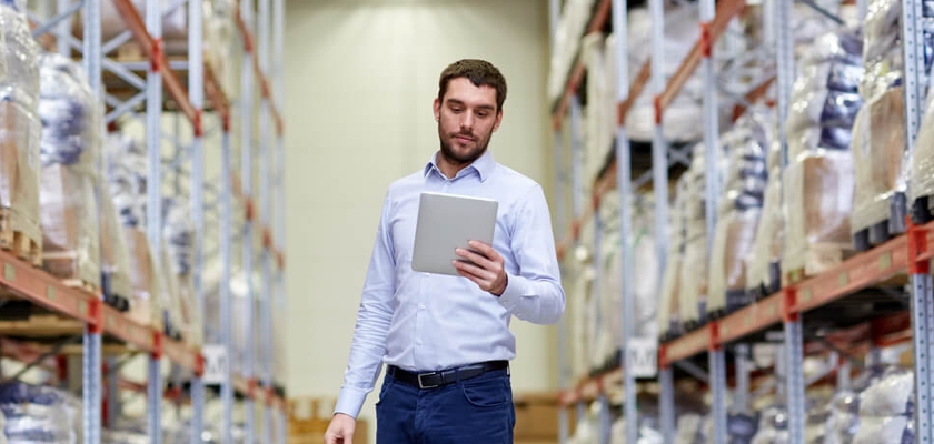 Muitas empresas, principalmente as pequenas e médias, não dedicam a devida atenção as vendas e a gestão de estoque. No entanto, este é um equívoco que pode ter sérias implicações para a saúde do negócio. Se você quer saber mais sobre o assunto, veja neste post a importância de aplicar metodologias de análise das vendas e gestão de estoque!